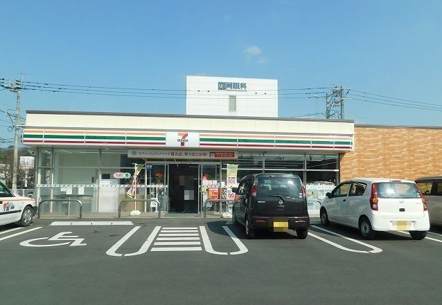 コンビニ　セブンイレブン（コンビニ）まで700m