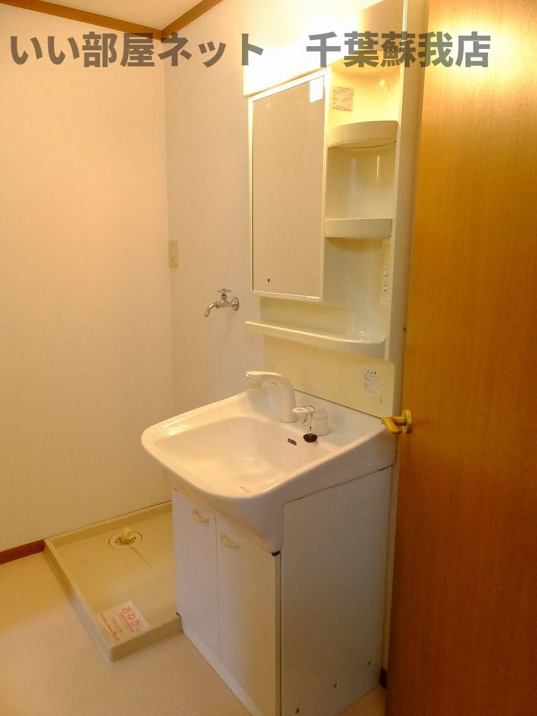 洗面設備　コンパクトで使いやすい洗面所