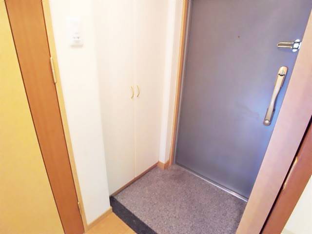 玄関　玄関に下駄箱付いてます。