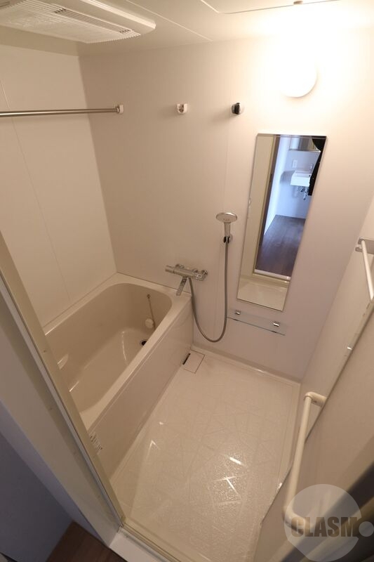 バス・シャワールーム　清潔感のあるバスルーム