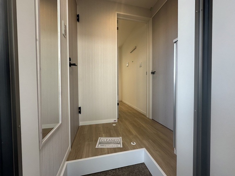 玄関　同部屋参照