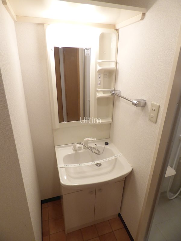 洗面設備　違うお部屋の写真です。ご参考までに