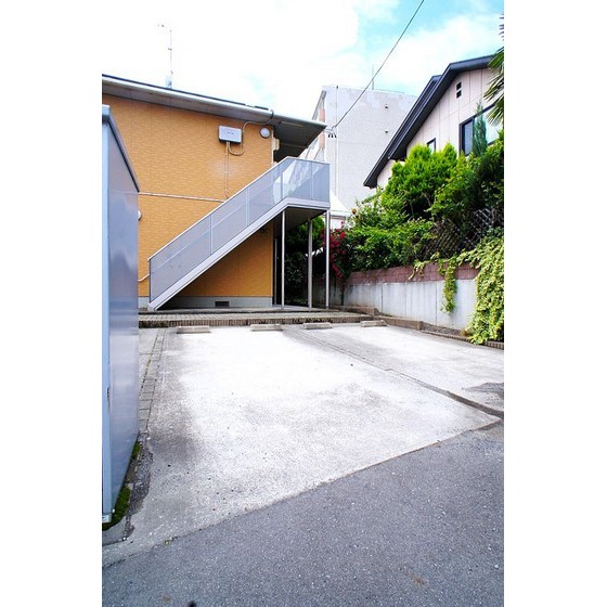 駐車場　敷地内１台込み無料です♪