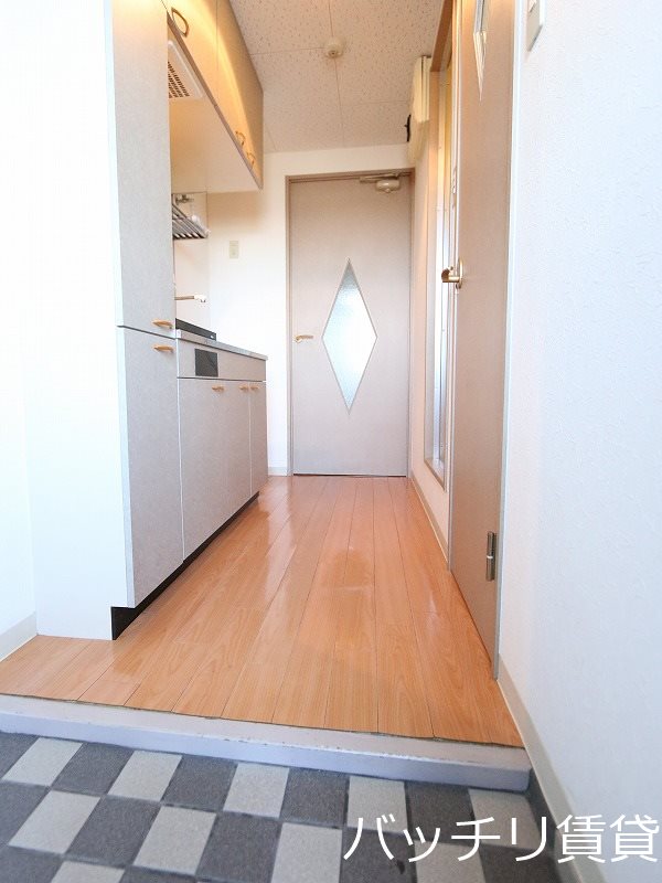 玄関　※同型タイプの為現状優先