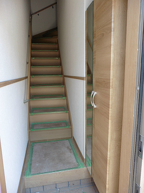 玄関　※写真は他号室です