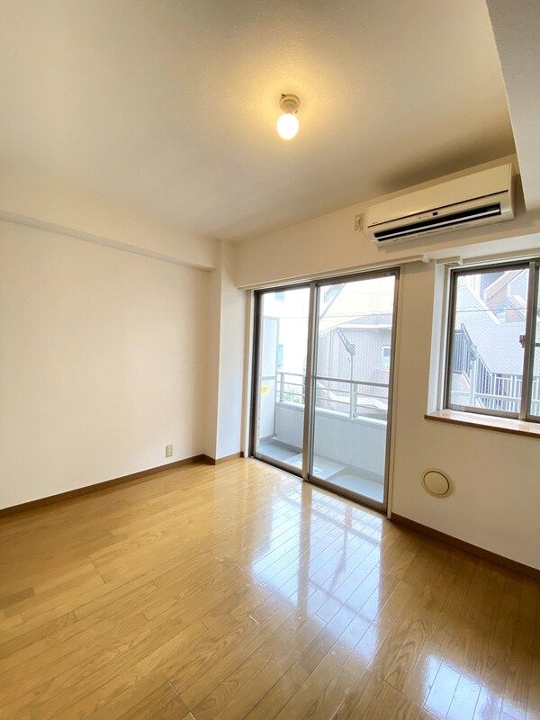 居室・リビング　☆明るい居間☆