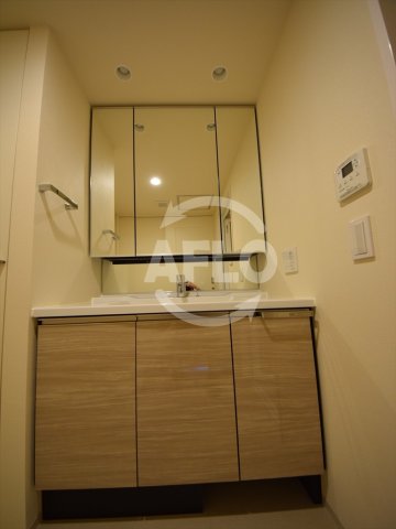 洗面設備　グランドメゾン新梅田タワー　独立洗面台