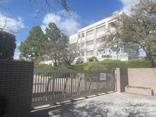 中学校　高槻市立第二中学校（中学校）まで505m