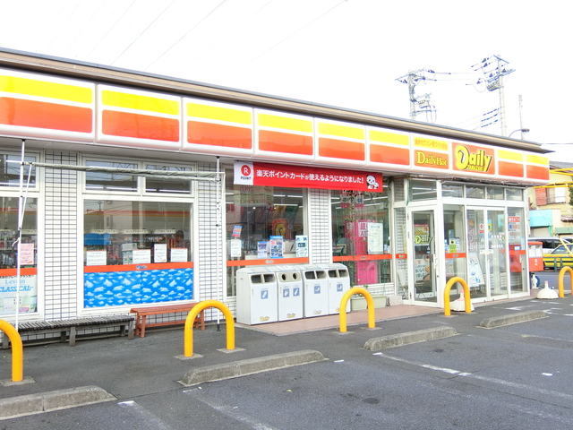 コンビニ　デイリーヤマザキ足立江北1丁目店（コンビニ）まで563m