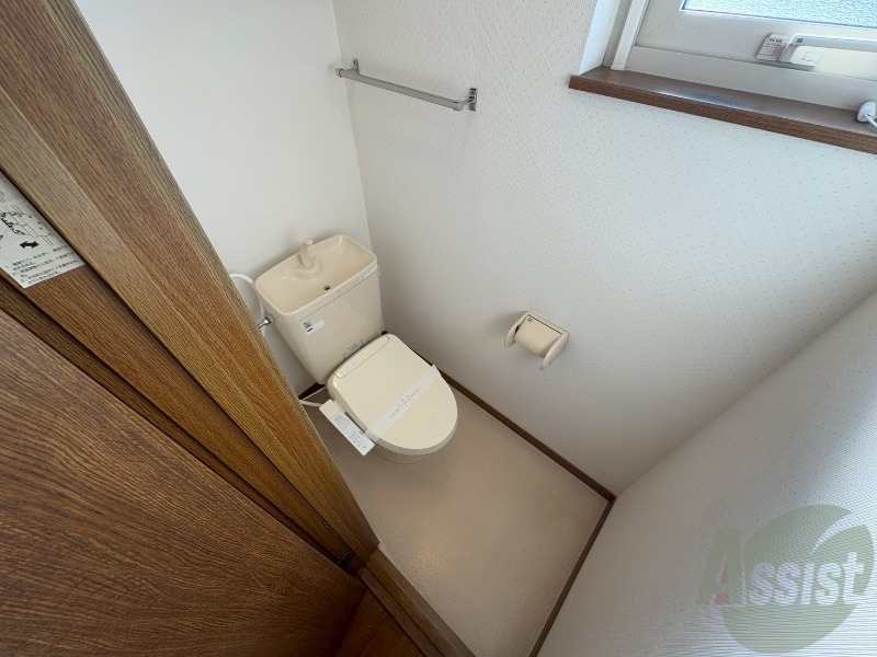 トイレ　こちらはトイレです。清潔感があり、安心して使用できます。