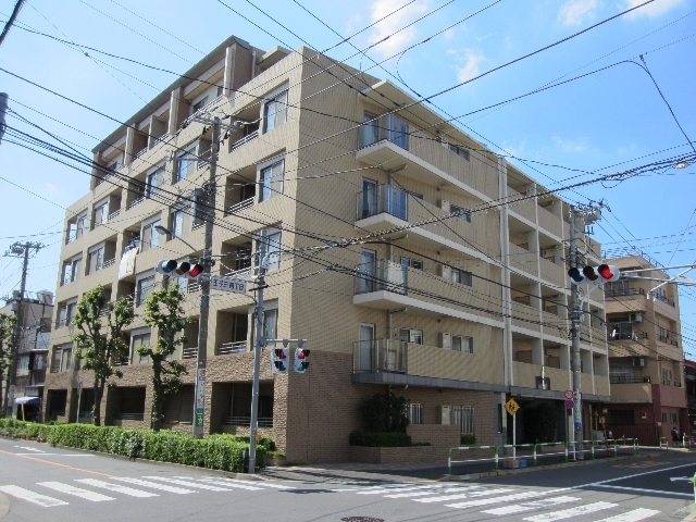 建物外観　タイル貼りのきれいなマンション