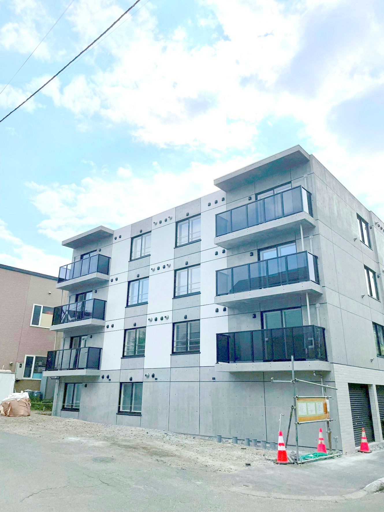 建物外観　☆南郷18丁目駅徒歩7分☆
