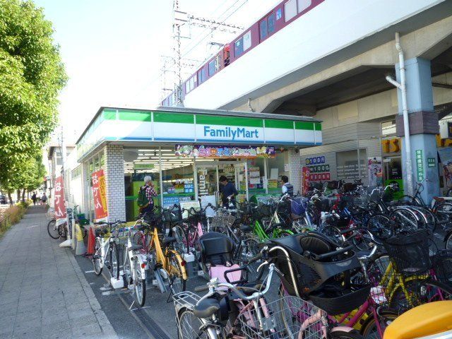 コンビニ　ファミリーマート八戸ノ里駅東店（コンビニ）まで54m