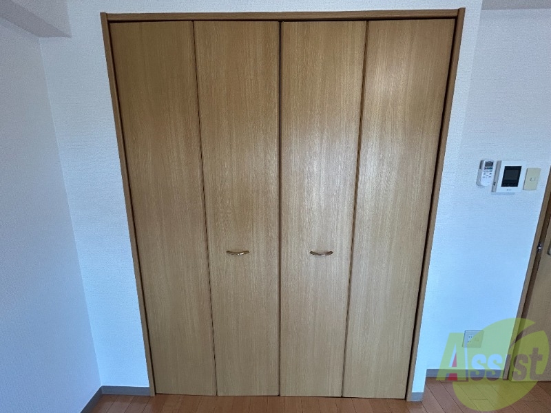 収納　収納がこちらにありますよ。中はお楽しみに。