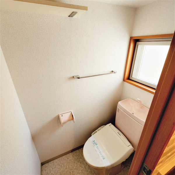 トイレ　落ち着いた色調のトイレです♪