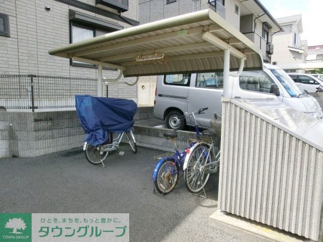 その他共有部分　敷地内駐車場と駐輪スペース