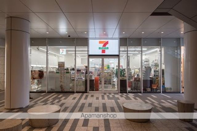 コンビニ　セブン-イレブン 目黒セントラルスクエア店（コンビニ）まで679m