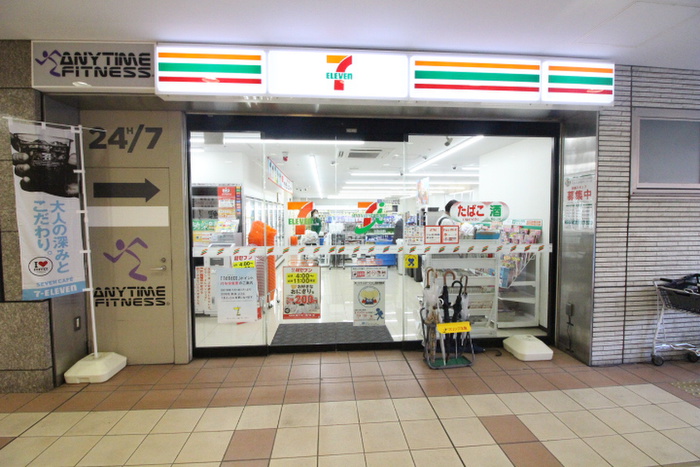 コンビニ　セブンイレブン（コンビニ）まで266m
