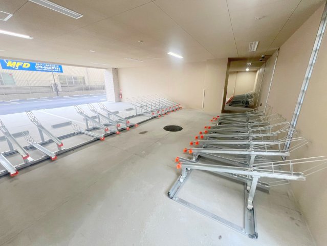 駐車場　敷地内には入居者専用の駐輪スペースもあります。
