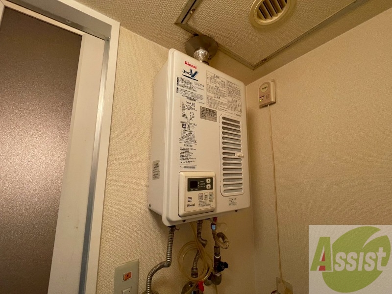 その他設備　給湯器は簡単操作で温度調整ができますよ。