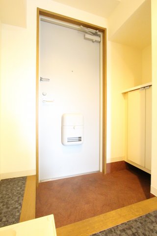 玄関　参考写真（同物件別部屋）