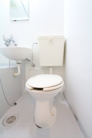 トイレ　参考写真（同物件別部屋）