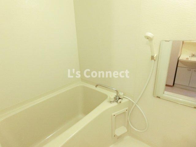 バス・シャワールーム　給湯式のお風呂です。