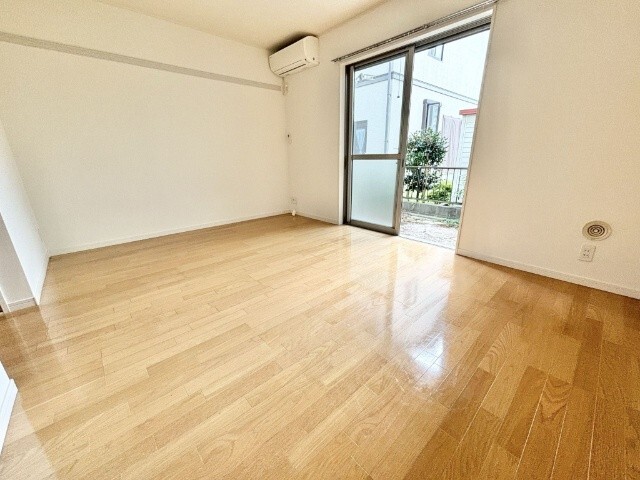 居室・リビング　※別号室の写真となります