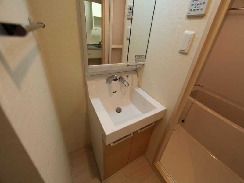 洗面設備　脱衣所　独立洗面台（シャンプードレッサー）洗濯機用意できます