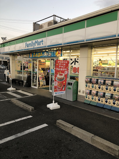 コンビニ　ファミリーマート 中新開二丁目店（コンビニ）まで266m