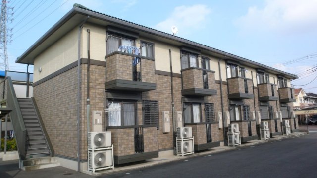 建物外観　南向きで日当たり良好　インターネット無料