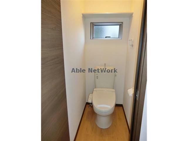 西尾市 2階建 築9年のトイレ写真
