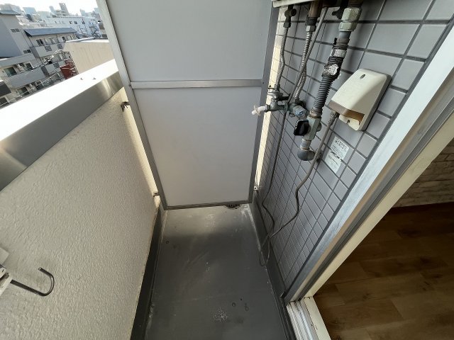 バルコニー　洗濯機置場です