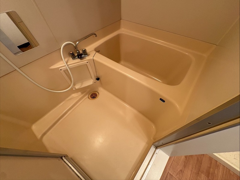 バス・シャワールーム　ユニットバスです。疲れを癒すのに欠かせませんね！