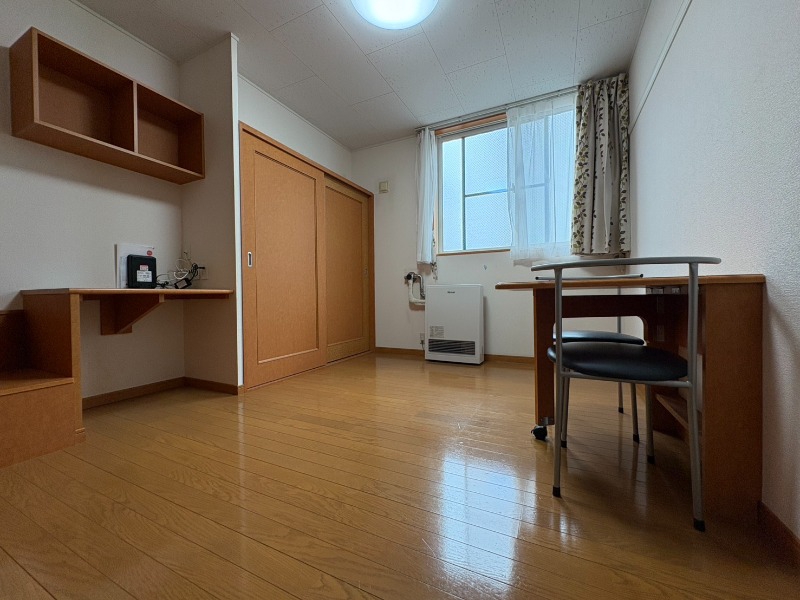居室・リビング　広くてキレイなお部屋が広がっていて、充実した生活が送れそう。