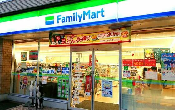コンビニ　ファミリーマート金沢諸江通り店（コンビニ）まで221m