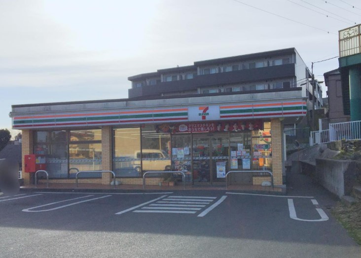 コンビニ　セブンイレブン 横浜松見町3丁目店（コンビニ）まで487m