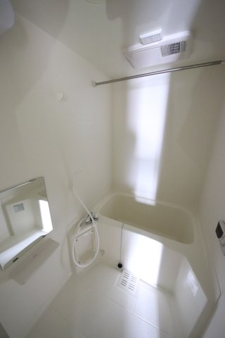 バス・シャワールーム　※同タイプの別の部屋の写真です。