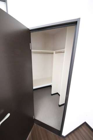 収納　※同タイプの別の部屋の写真です。
