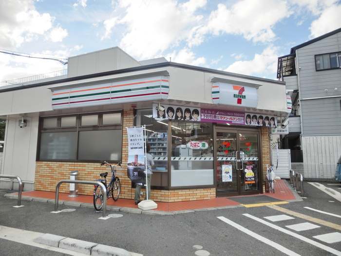 コンビニ　セブンイレブン（コンビニ）まで160m