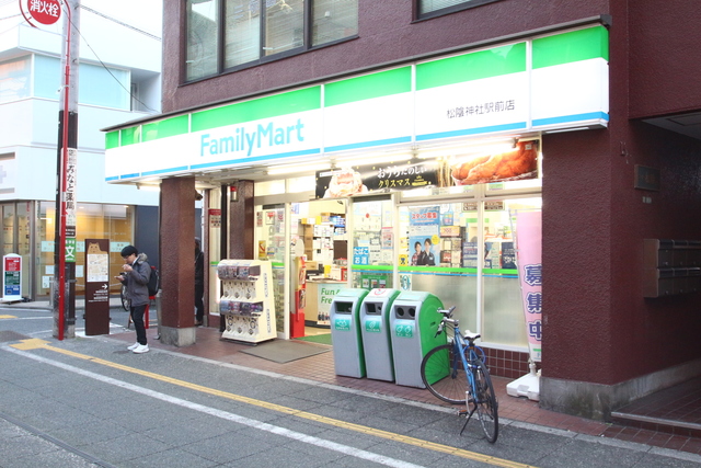 コンビニ　ファミリーマート（コンビニ）まで335m