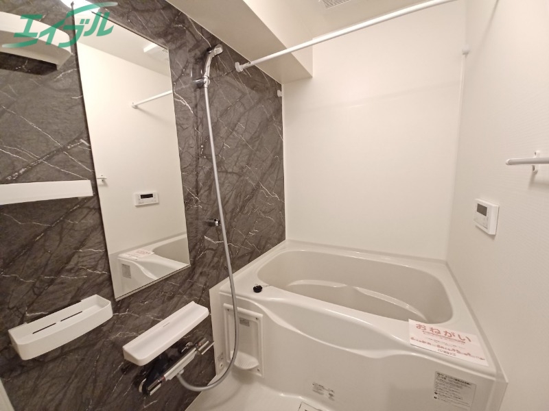 バス・シャワールーム　別部屋反転参考写真です
