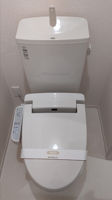 トイレ　温水洗浄暖房便座