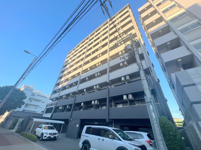 建物外観　存在感のある外観は落ちついた色合いで、堂々としていますね。