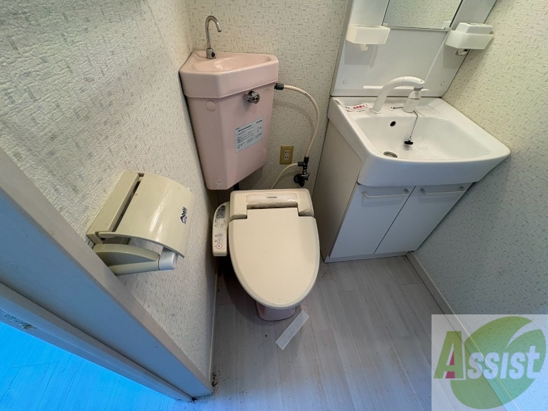 トイレ　こちらはトイレです。清潔感があり、安心して使用できます。