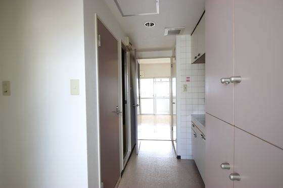 玄関　※別号室の写真です。