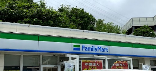 コンビニ　沖縄ファミリーマート 西原グリーンセンター前店（コンビニ）まで2340m