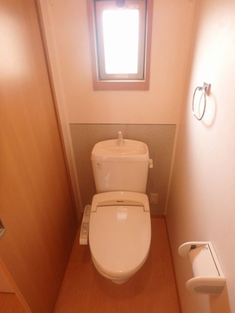 トイレ　異なる号室の室内写真です