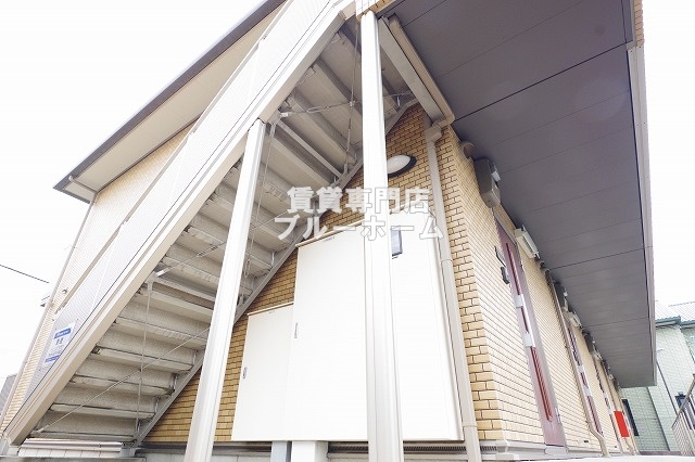建物外観　2010年建築の軽量鉄骨造の建物です！