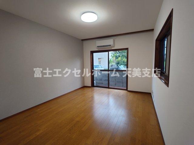 藤井寺市道明寺6丁目戸建て「の居間写真